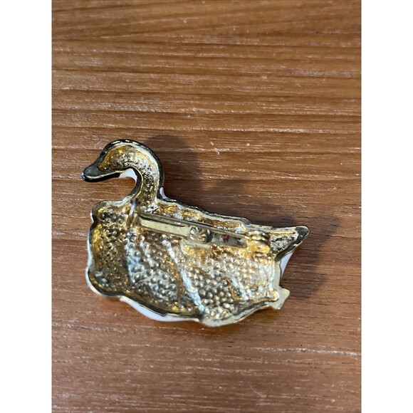 HOLIDAY 12 DAYS CHRISTMAS SWAN  GOOSE ENAMEL GOLD TONE BROOCH - Picture 4 of 4